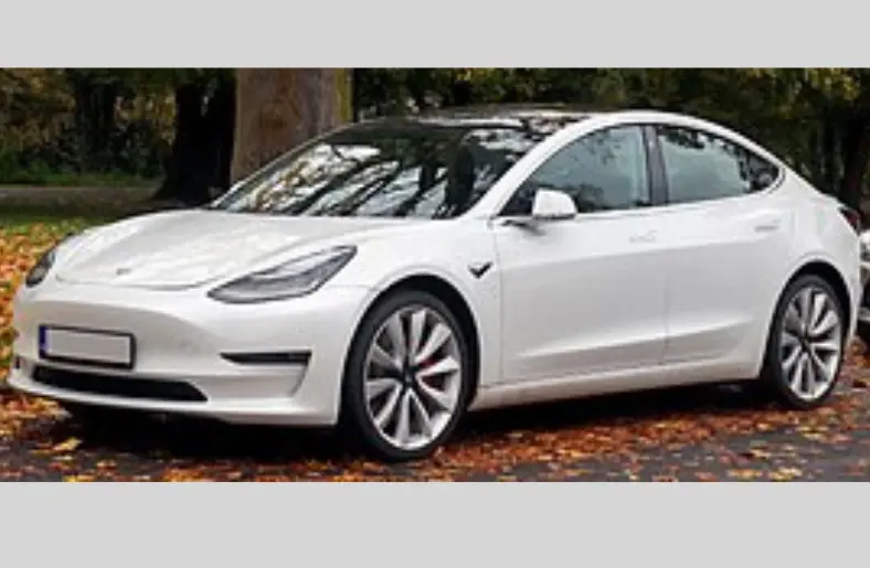 Vercelli Strada Tesla Model 3